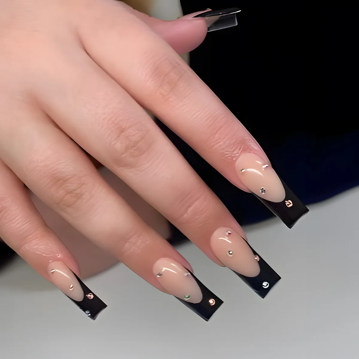 B7561 — Press-On Nails product photo 1