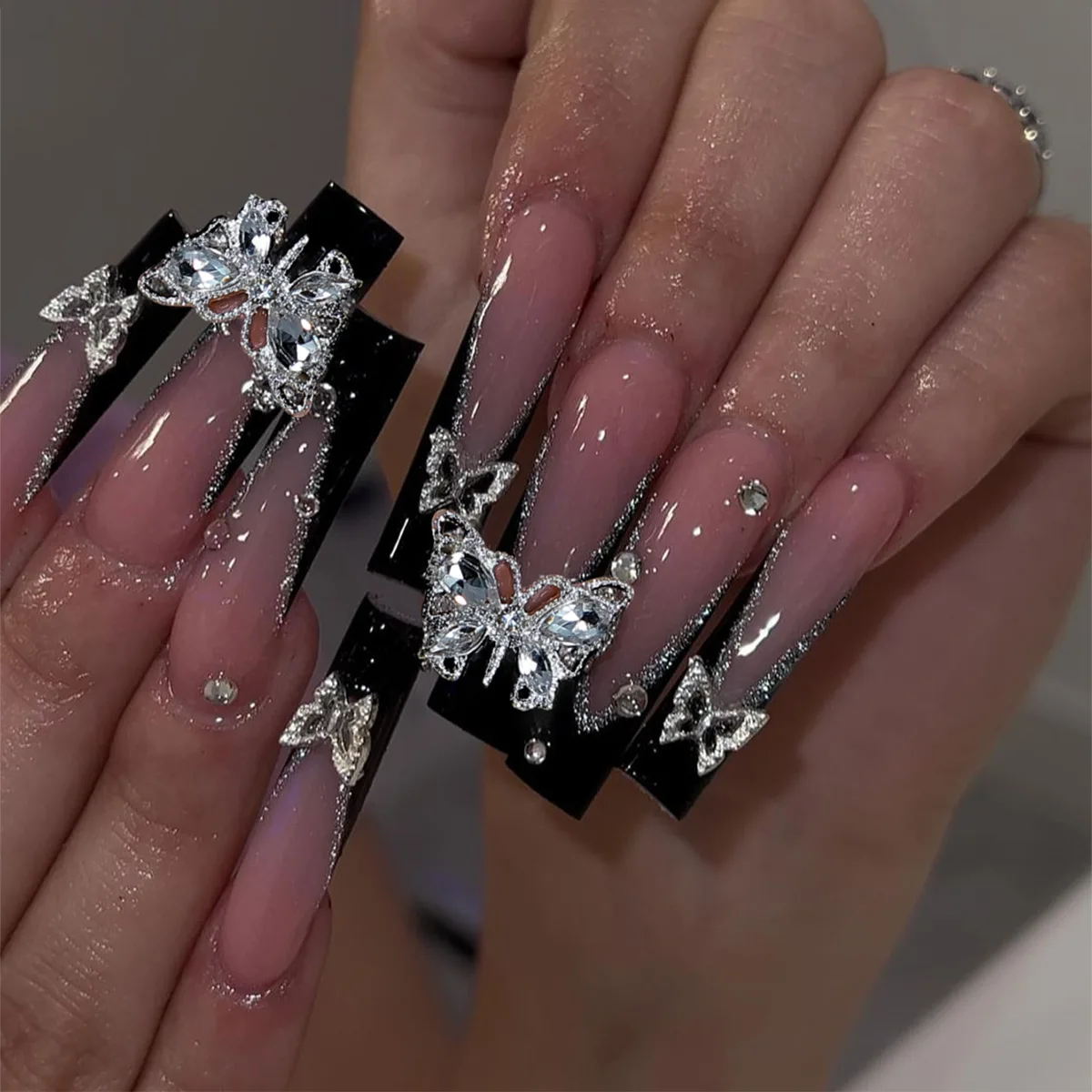 B8438 — Press-On Nails product photo 1