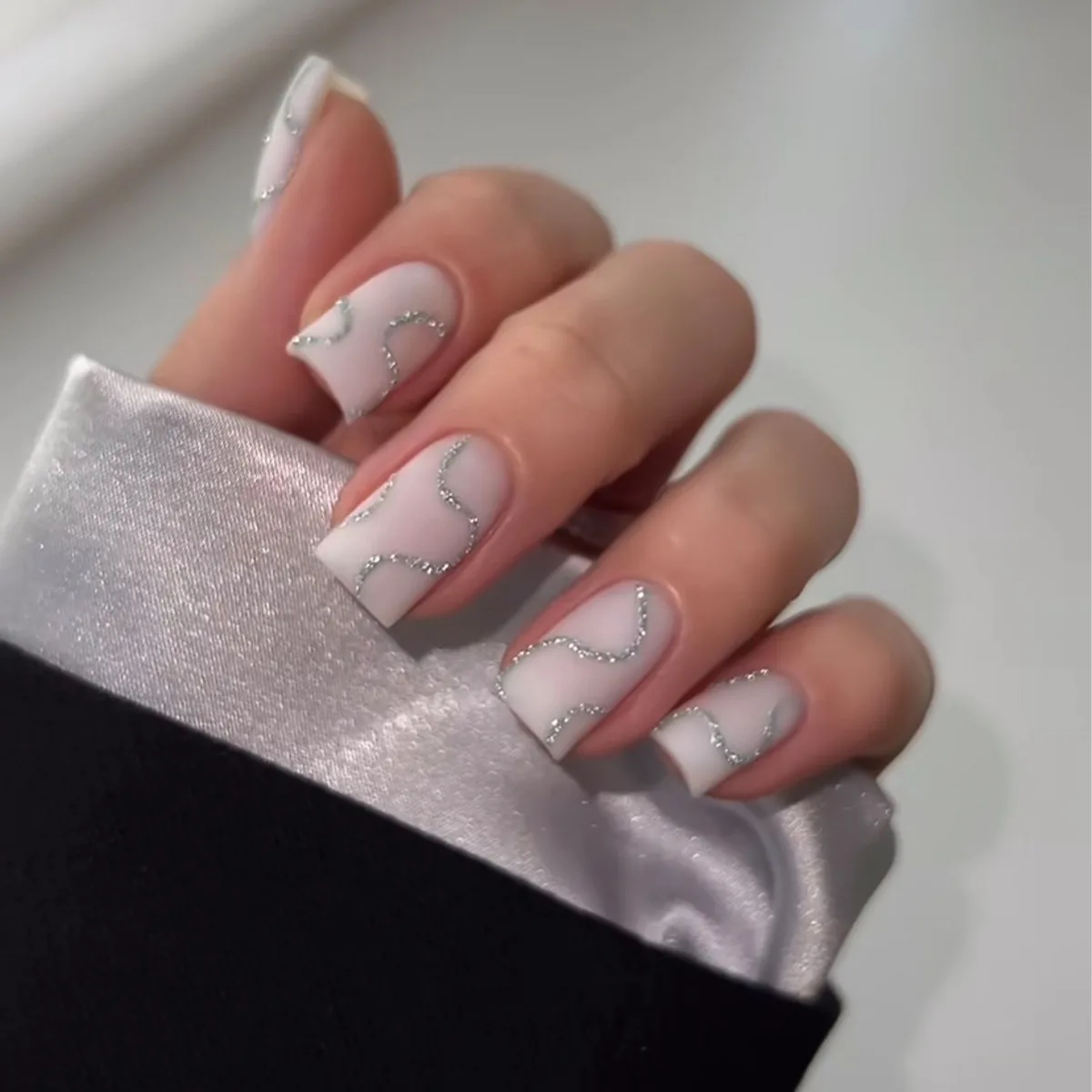 B2663 — Press-On Nails product photo 1