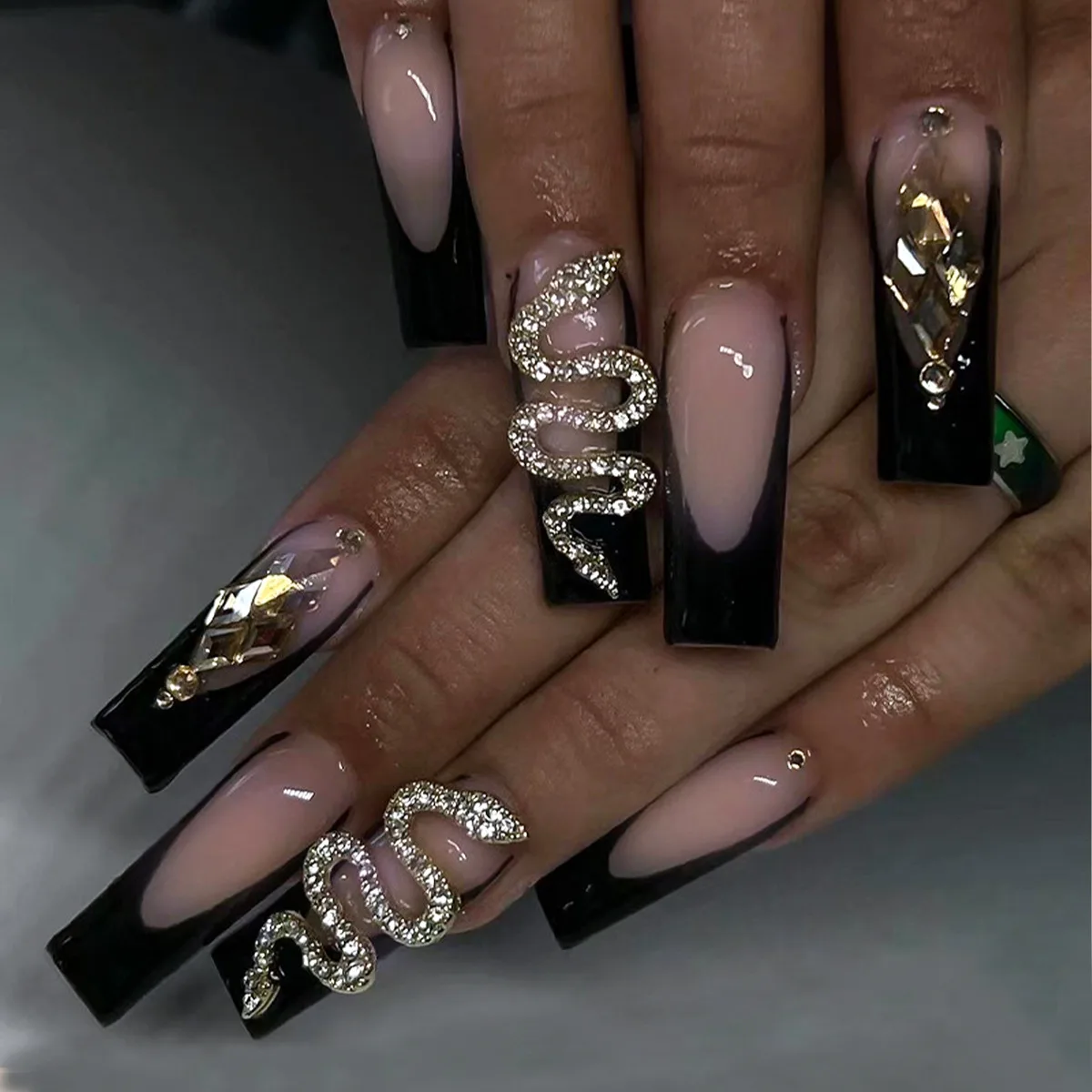 B3904 — Press-On Nails product photo 1