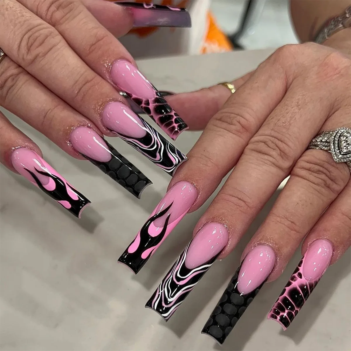 B6925 — Press-On Nails product photo 1