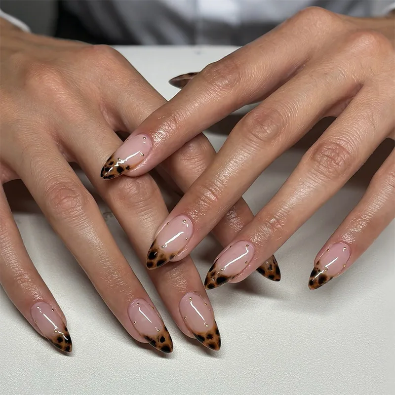 B6807 — Press-On Nails product photo 1