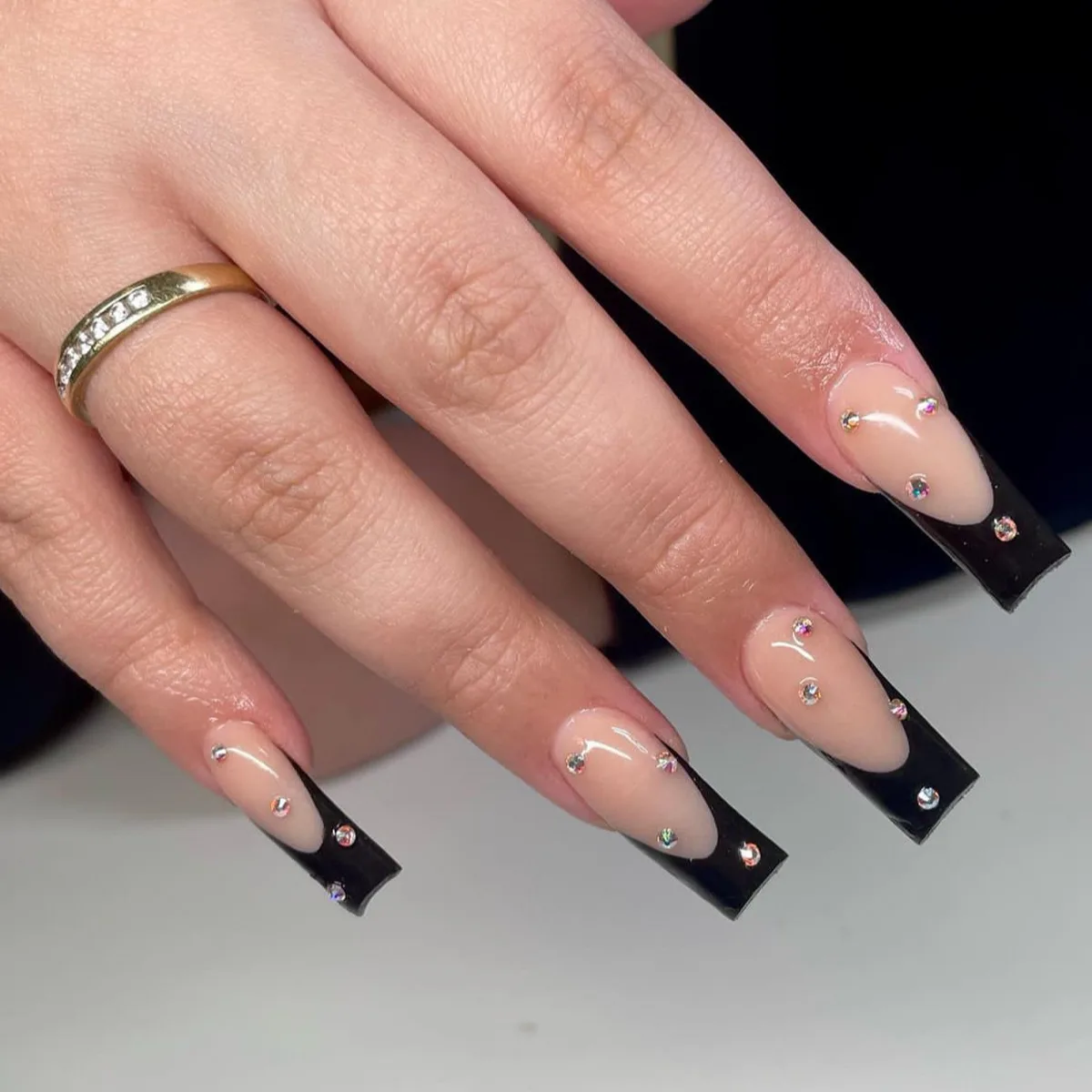 B7513 — Press-On Nails product photo 1