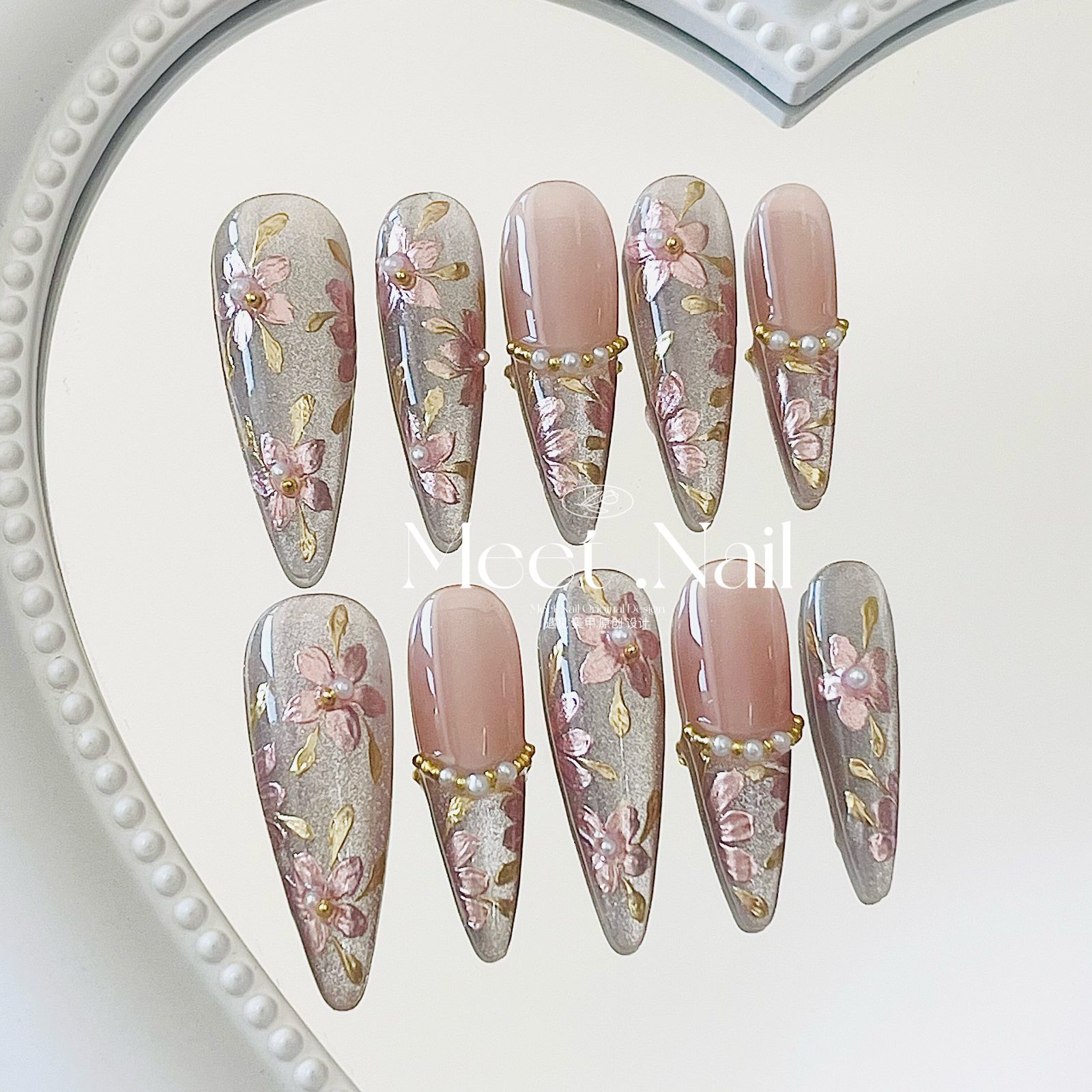 Golden — High-End Press On Nails product photo 1